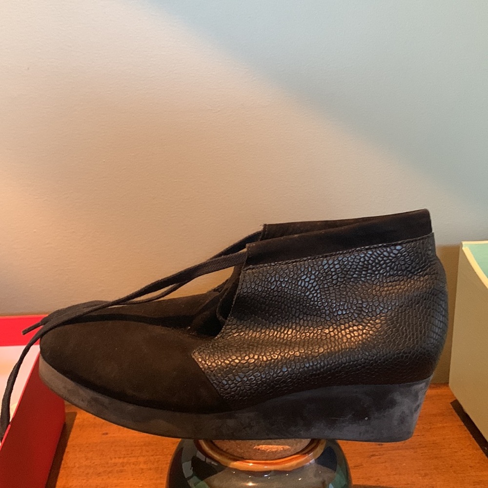 Arche Shoes - Picture 2 of 3